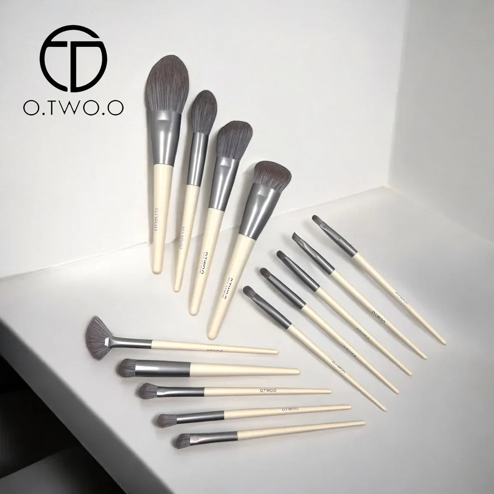 O.two.o High Quality 14 Premium Makeup Brushes